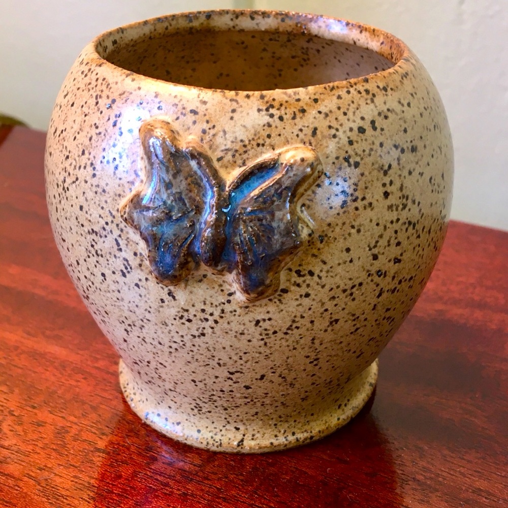 NEW!! Sweet Butterfly Vase. Earthenware. Hand Made and signed Perfect condition